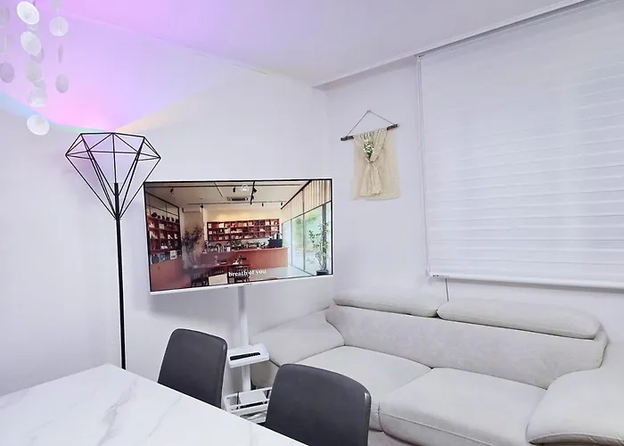 5 Minutes Walk From Cheongdam Station 8 Minutes From Gangnamgu Office Station