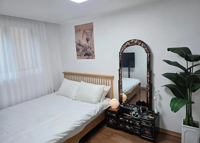5 Minutes Walk From Cheongdam Station 8 Minutes From Gangnamgu Office Station