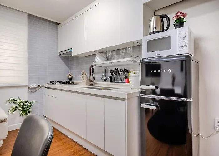 5 Minutes Walk From Cheongdam Station 8 Minutes From Gangnamgu Office Station