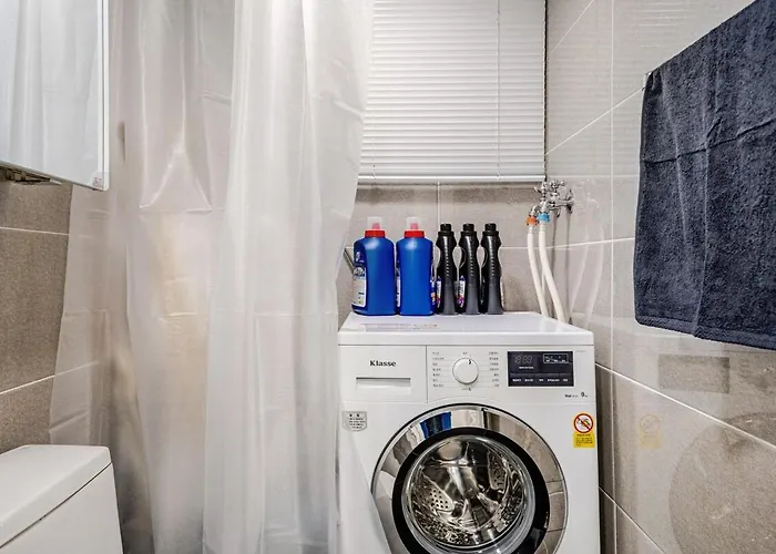 5 Minutes Walk From Cheongdam Station 8 Minutes From Gangnamgu Office Station