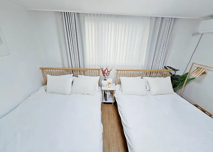 5 Minutes Walk From Cheongdam Station 8 Minutes From Gangnamgu Office Station