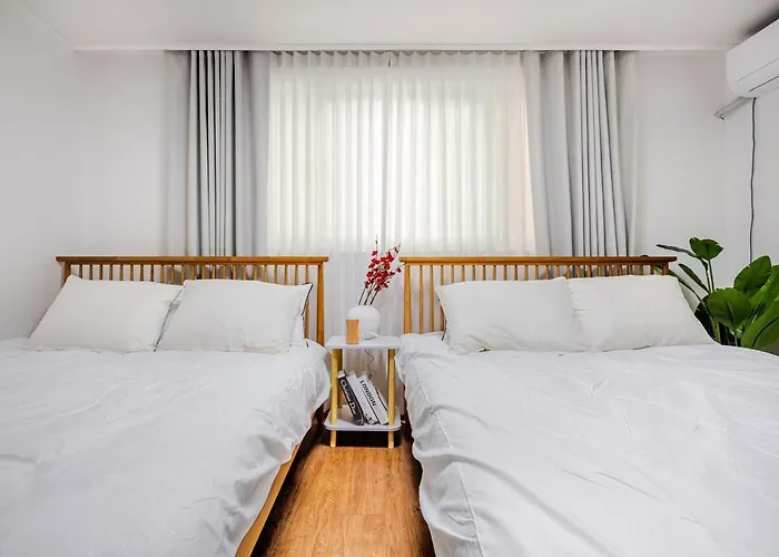 Villa 5 Minutes Walk From Cheongdam Station 8 Minutes From Gangnamgu Office Station