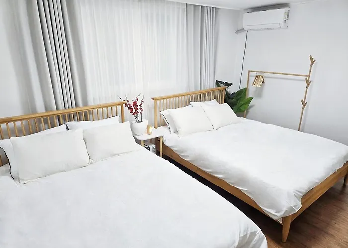 Villa 5 Minutes Walk From Cheongdam Station 8 Minutes From Gangnamgu Office Station