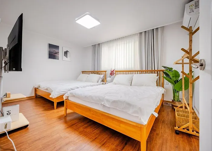 5 Minutes Walk From Cheongdam Station 8 Minutes From Gangnamgu Office Station Villa