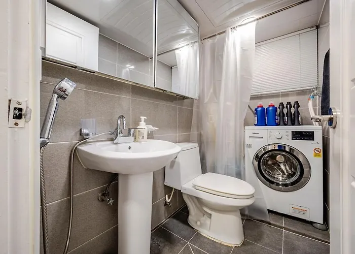 5 Minutes Walk From Cheongdam Station 8 Minutes From Gangnamgu Office Station