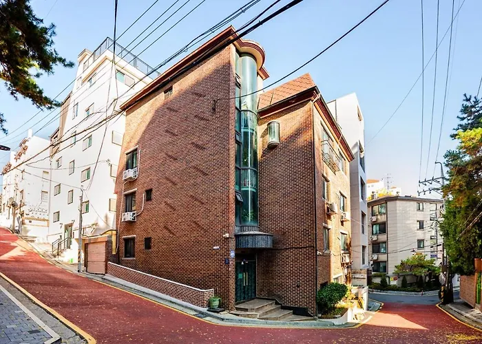 Villa 5 Minutes Walk From Cheongdam Station 8 Minutes From Gangnamgu Office Station *